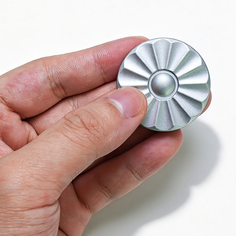 Cool Office Tech Gadgets - Petal Magnetische Haptische Munt Fidget Slider
