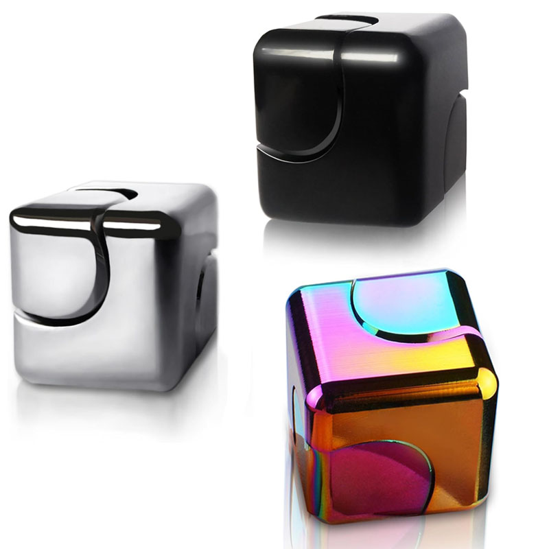 Vierkante dobbelstenen Metaal  - Cool Office Tech Gadgets recensie en prijs